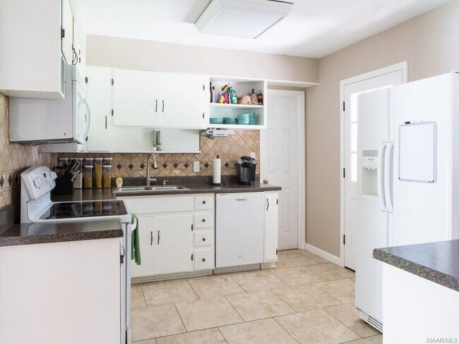 Foto del edificio - Adorable 3 bedroom/1 Bath in Forest Hills!