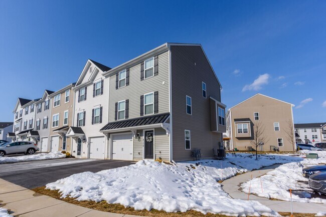 Building Photo - Beautiful 3bed, 2.5 bath in Harrisburg - Move in ready!