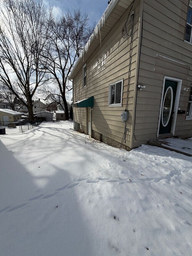 Foto del edificio - Spacious 4-Bedroom Barberton Home – Open House Wednesday, February 11th!