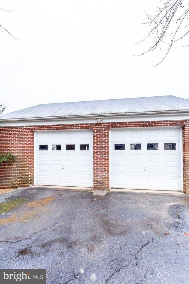 Building Photo - 6001 Franconia Rd
