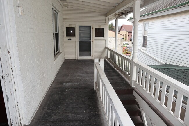 Building Photo - 426 Broad Ave