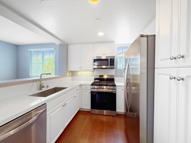 Foto del edificio - Charming 2BR/2BA Home with Attached Garage...