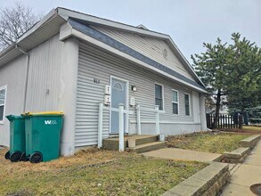 Building Photo - 815 N Main St