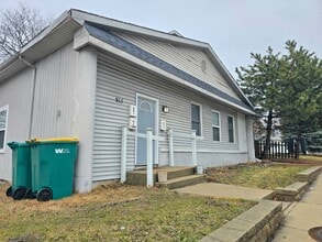 Building Photo - 815 N Main St