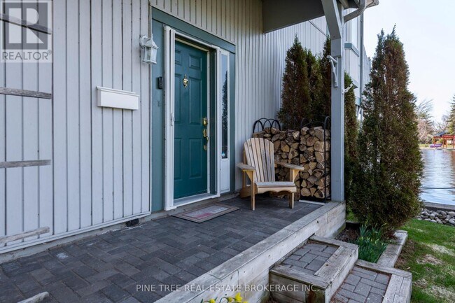 Photo du bâtiment - 30-30 Laguna Pkwy