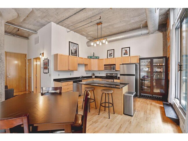 Building Photo - 521 S 7th St