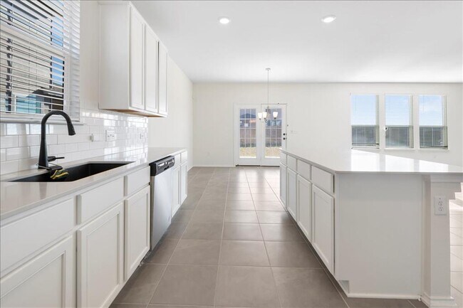 Foto del edificio - 18501 Spotted Eagle Ln