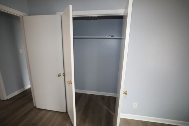 Building Photo - 1815 Paisley Ave