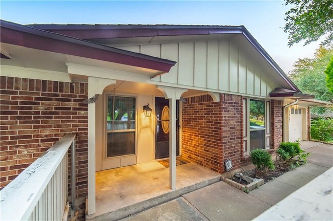 Foto del edificio - 6912 Trail Lake Dr