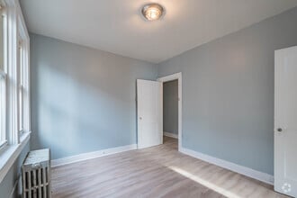 Building Photo - 2118 Bedford Ave