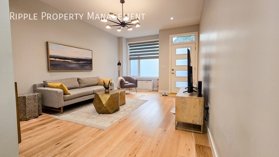 Primary Photo - Modern 3 Beds, 2.5 Baths TownHouse | No Pe...