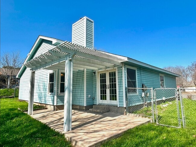 Building Photo - Spacious & Cozy 3/BR 2/BA Single Family Home in Austin!
