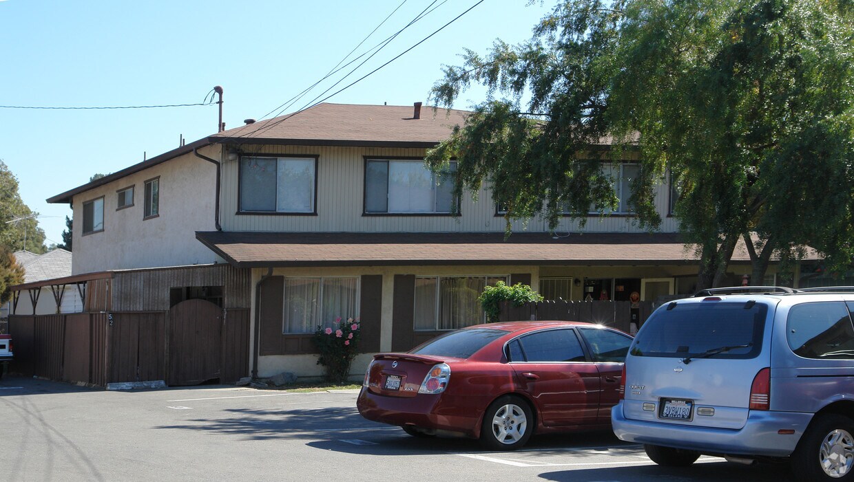 Foto del edificio - 52 A-D Lewelling Blvd