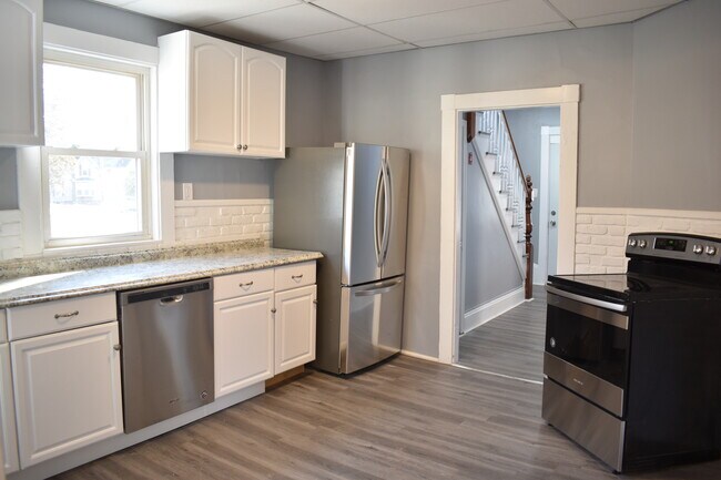Building Photo - 335 Minot Ave