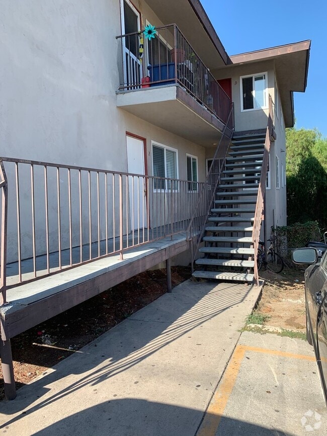 Building Photo - 4077 Oakcrest Dr