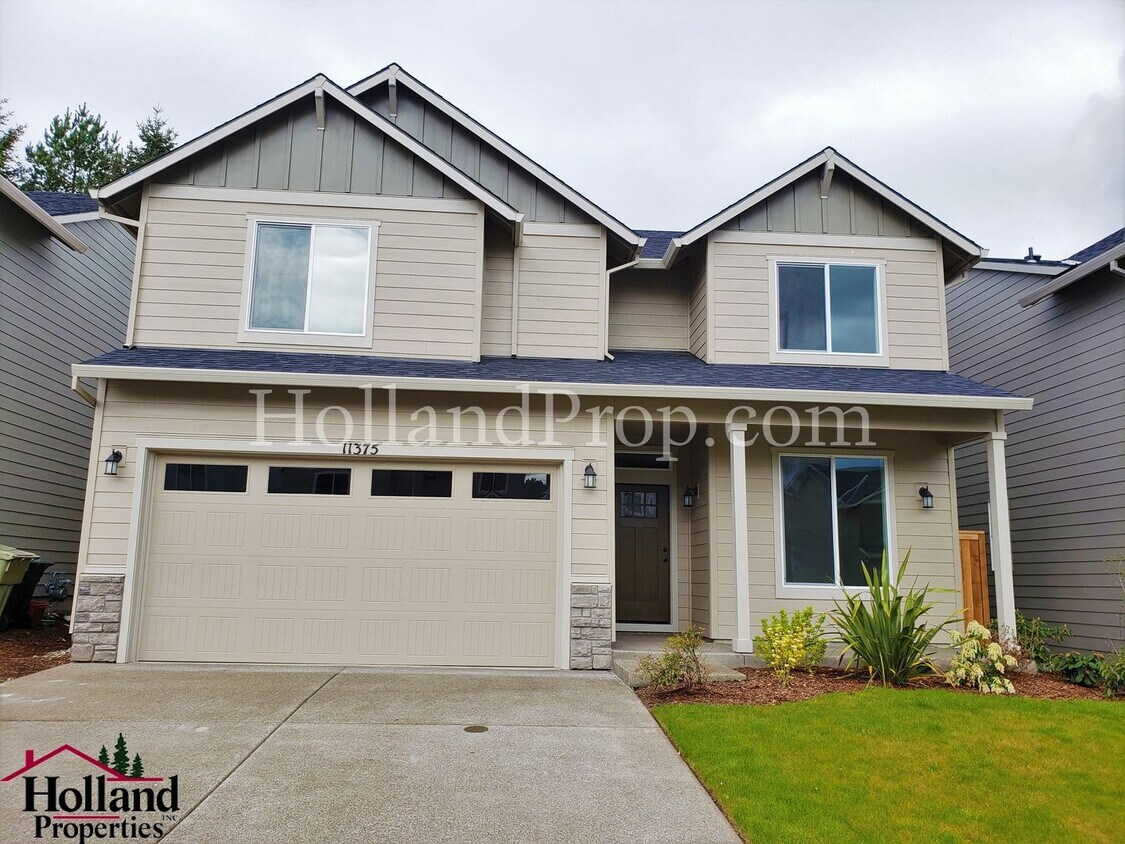 Primary Photo - Spacious & Stylish 4-Bedroom Home with Mod...