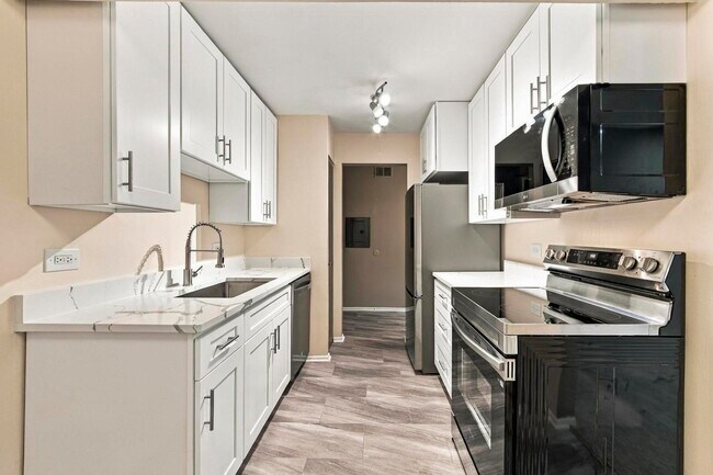 Building Photo - 675 Grove Terrace
