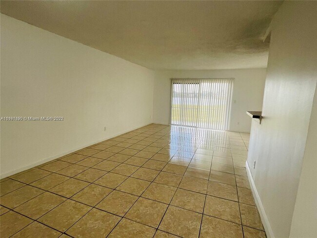 Foto del edificio - 3449 NW 44th St