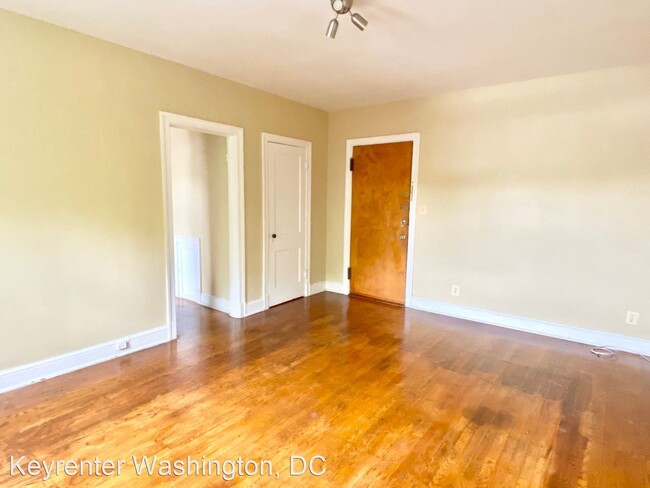 Building Photo - 8101 Schrider St