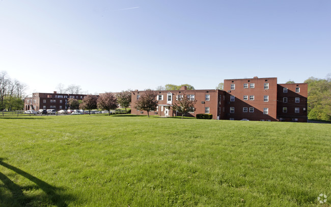 Building Photo - Beechwood Garden Apartments