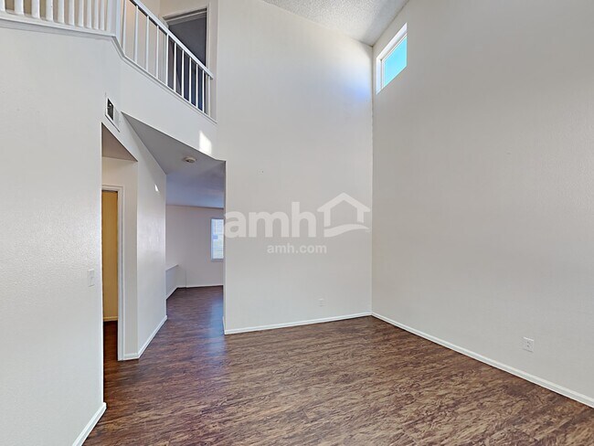 Foto del edificio - 411 Grey Swallow Street