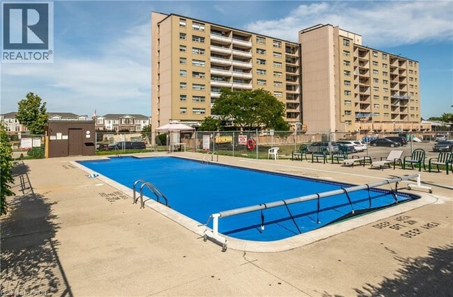Building Photo - 15 Nicklaus Dr