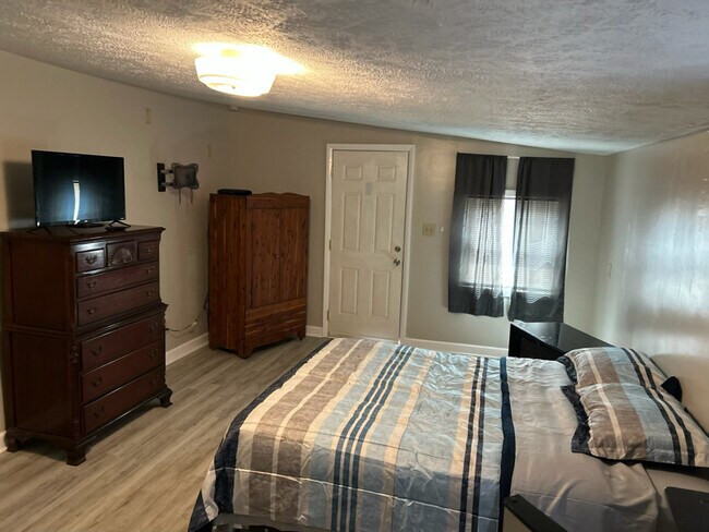 Foto del edificio - 2735 Hope Mills Rd