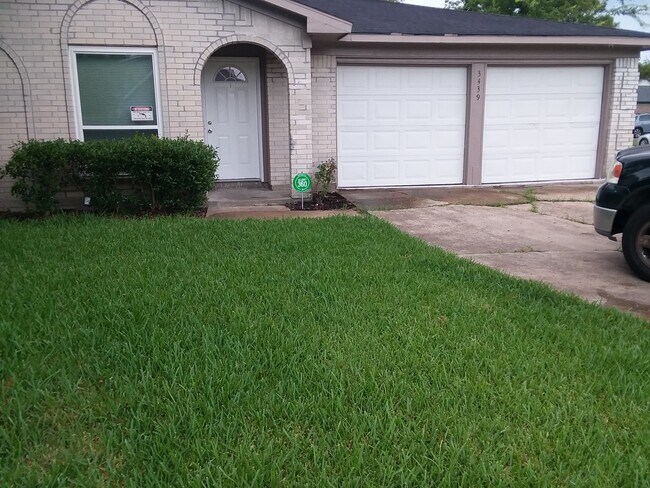 Foto del edificio - 3439 Trail Lake Dr