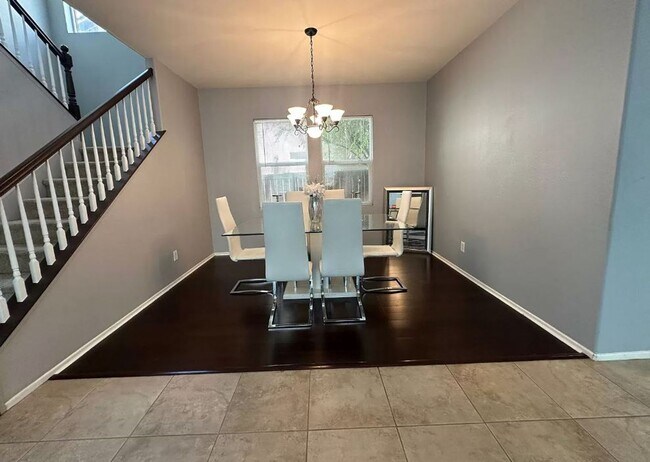 Building Photo - Stunning 3 Bed/2.5 Bath Home In Beautiful ...