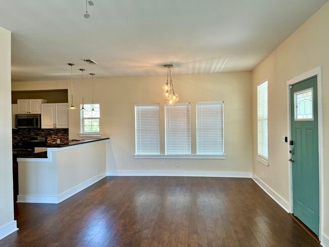 Building Photo - 711 N Palmetto