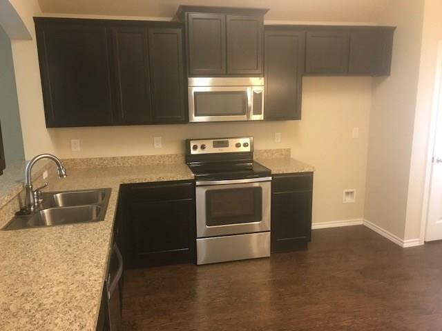 Building Photo - 3/2/2 Treaty Oaks! Great property Just in ...