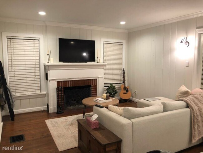 Foto del edificio - 2 br, 2 bath House - 3305 Rogers Ave.