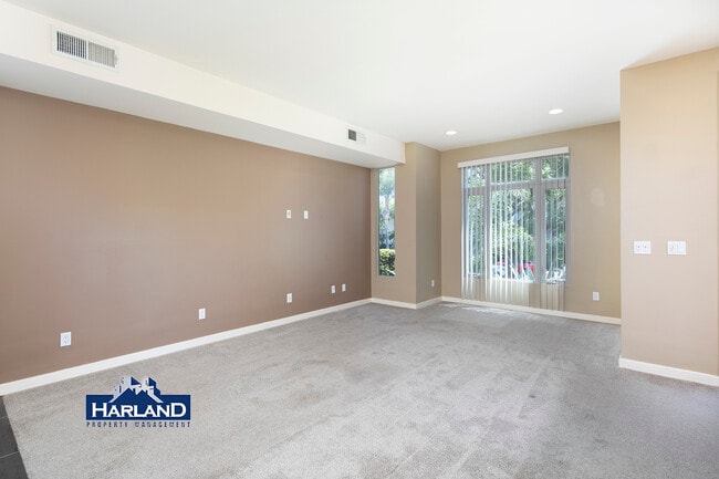 Building Photo - 3528-3538 Indiana Street Unit 3528-