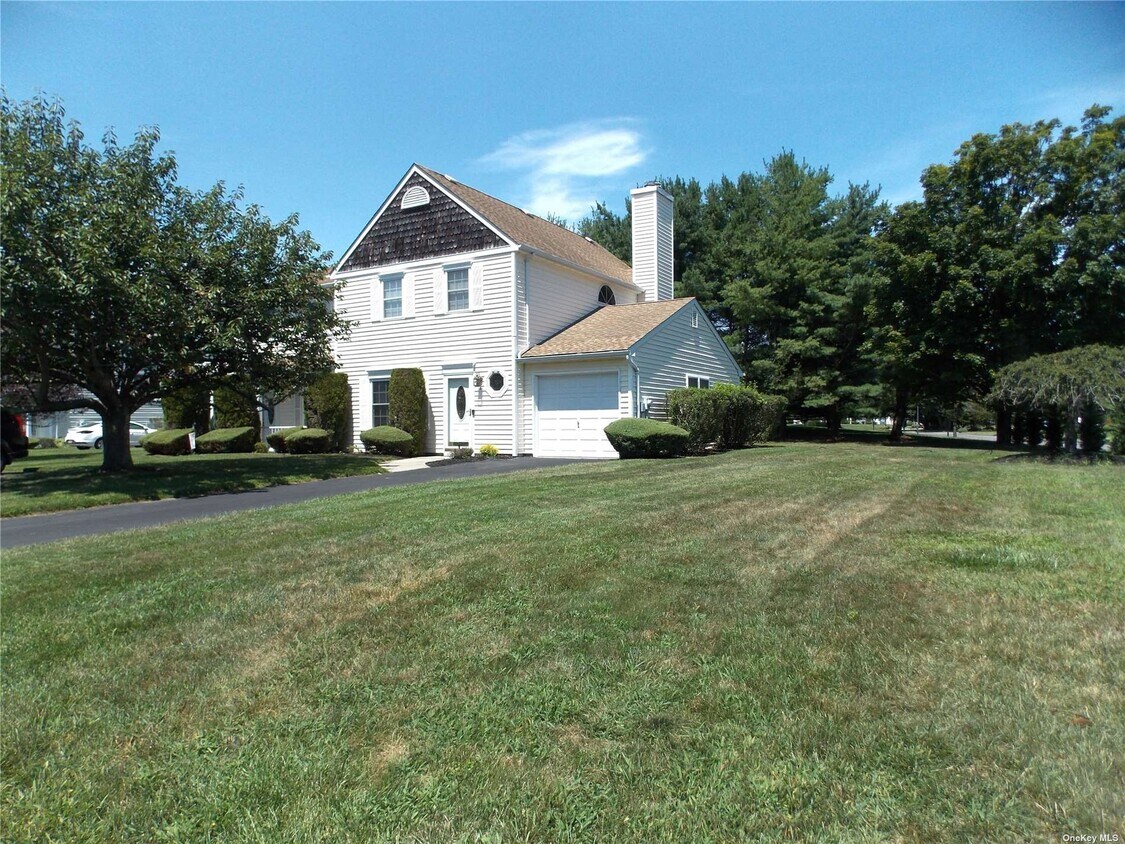 1 Thrush Path, Coram, NY 11727 Townhome Rentals in Coram NY