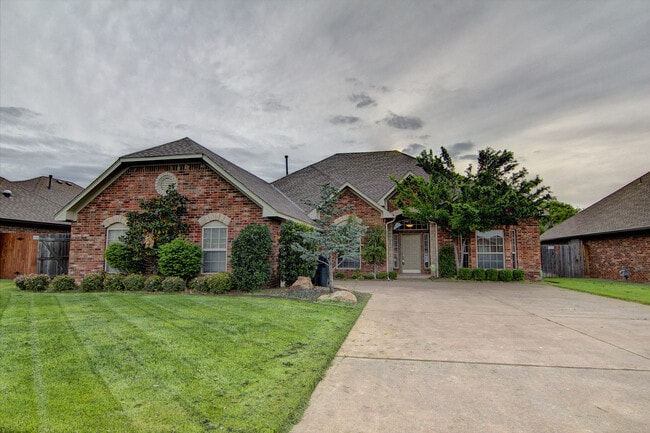 Building Photo - Spacious 3 bedroom/ Study -2264 sq ft.- Ed...