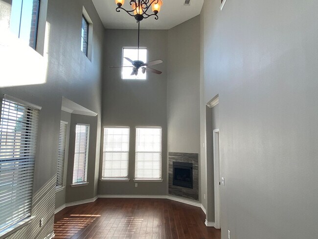Building Photo - 3001 Pointer Ln #5C