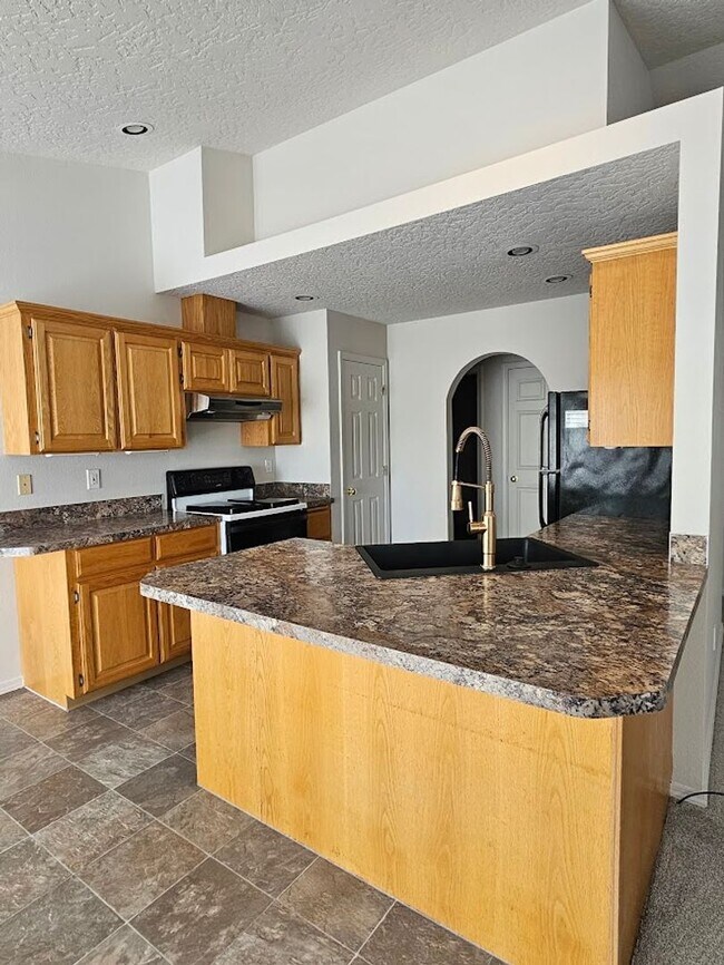 Foto del edificio - NEW TO MARKET 4 Bedroom Home - Central Mer...