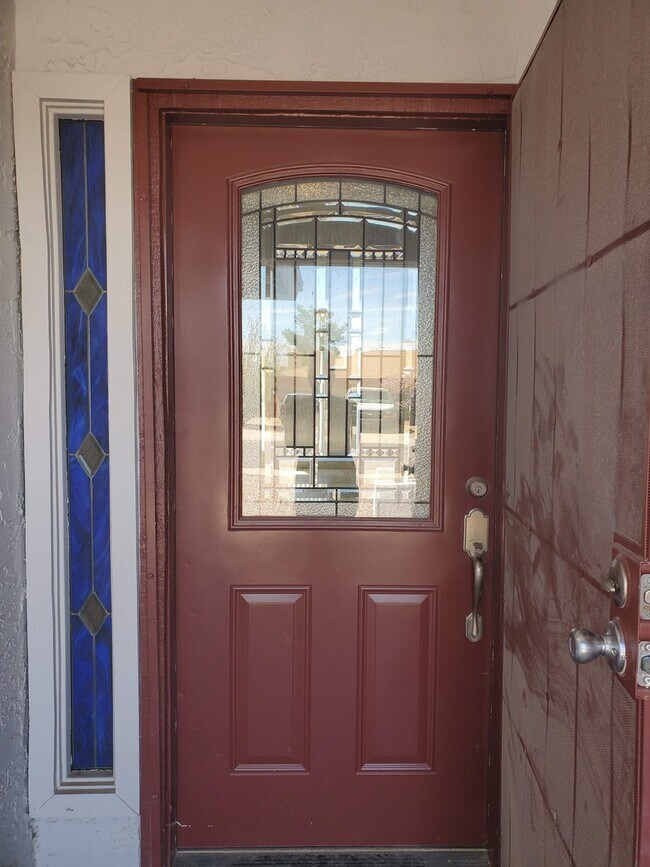 Building Photo - No HOA! North Phoenix 3 Bedroom Home with Large Yard & Garage