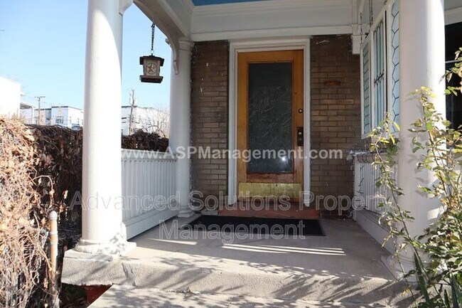 Building Photo - 557 S 400 E