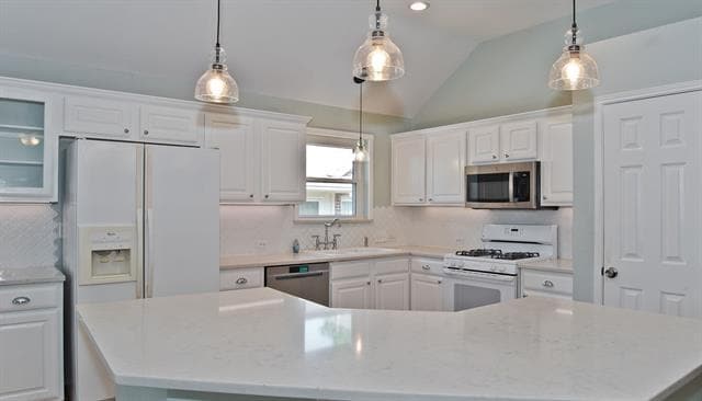 Building Photo - 3700 Villanova Dr