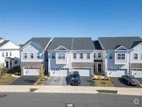 Building Photo - 153 Livingston Ln