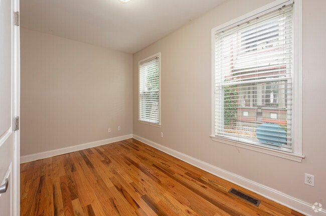 3 habitaciones, 1 baño - Tercer dormitorio - 1000 pies cuadrados - 255 Ellsworth Ave