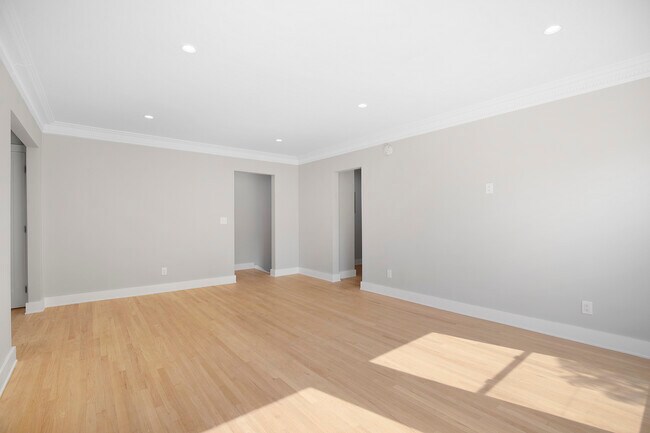 Building Photo - 642 Hauser Blvd