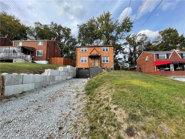 Building Photo - 7955 Thon Dr