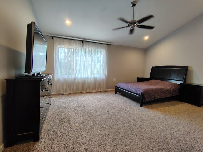 Building Photo - 4015 Amalfi Dr