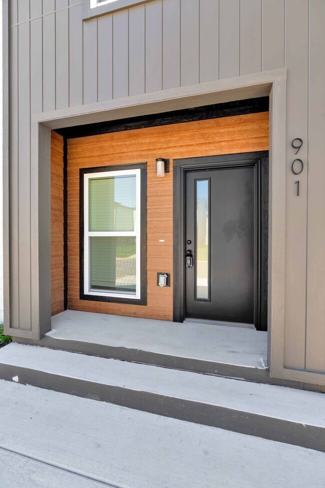 Building Photo - BRAND NEW 2 BR 2 BA Near Walmart HQ!