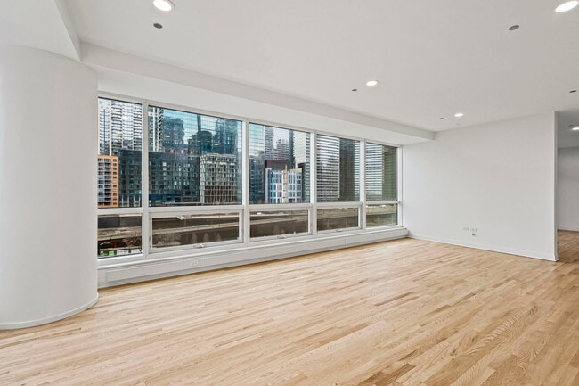 Foto del edificio - 415 E North Water St