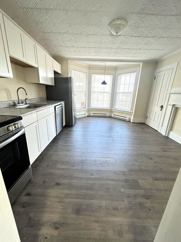 Foto del edificio - 565 White Mountain Hwy