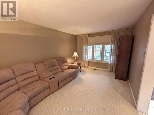 Building Photo - 44 Bankview Cir