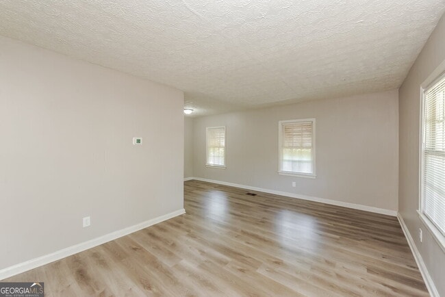 Building Photo - 1255 Skyhaven Rd SE